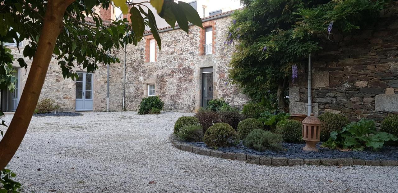 Le Durivum Hotel Montaigu-Vendee Bagian luar foto