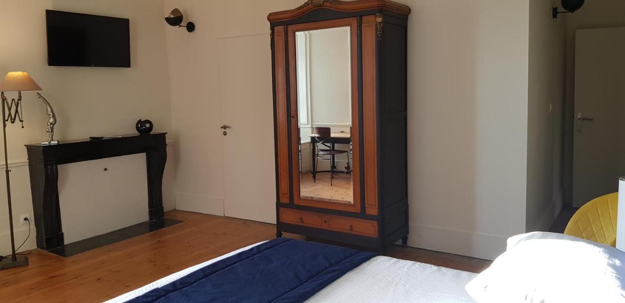 Le Durivum Hotel Montaigu-Vendee Bagian luar foto
