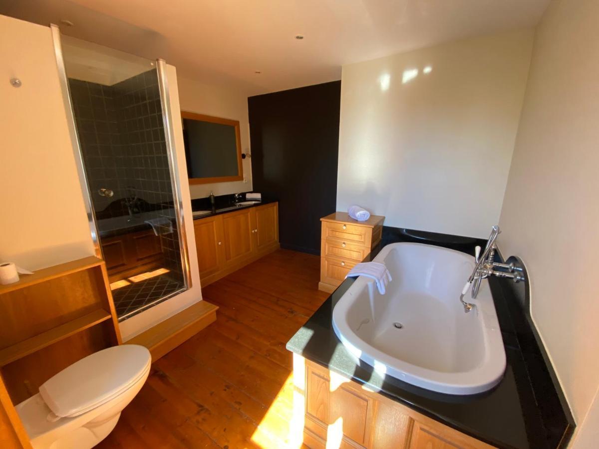 Le Durivum Hotel Montaigu-Vendee Bagian luar foto