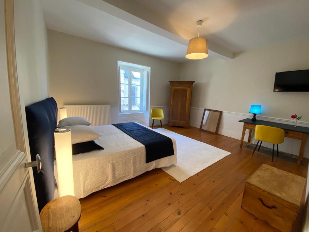 Le Durivum Hotel Montaigu-Vendee Bagian luar foto